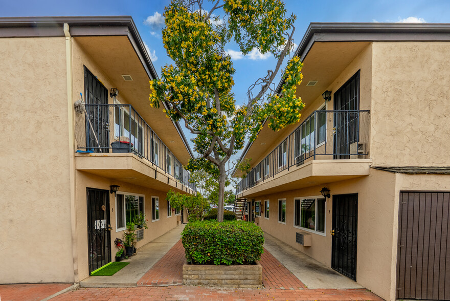 978 Peach Ave, El Cajon, CA à vendre - Photo de l’immeuble – Image 1 sur 14