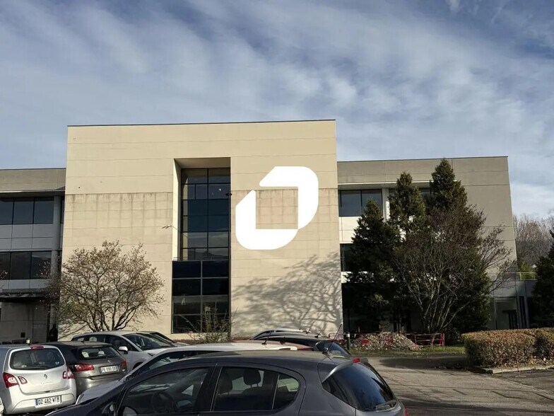 3 Avenue Raymond Chanas, Eybens à louer - Photo de l’immeuble – Image 1 sur 10