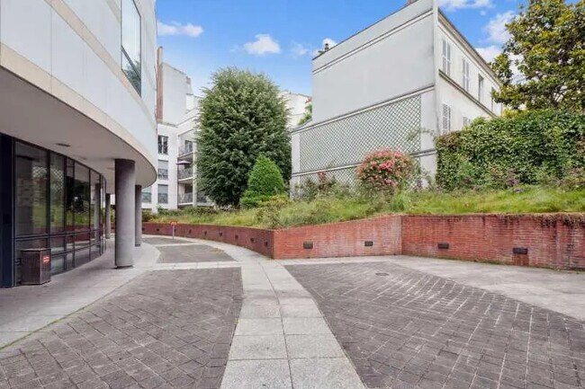 Plus de détails pour 6-6 Rue Laferrière, Paris - Bureau à louer