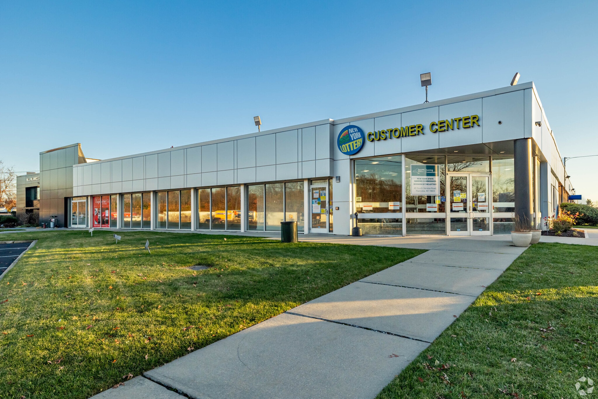 45 S Service Rd, Plainview, NY à louer Photo principale– Image 1 sur 14