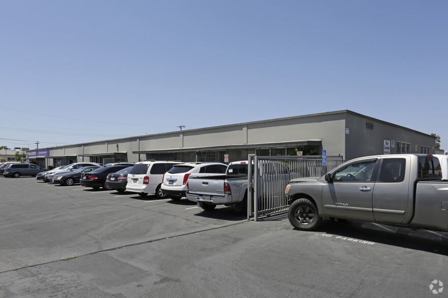 1602 N Susan St, Santa Ana, CA à vendre - Photo de l’immeuble – Image 2 sur 4