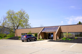 4430-4438 Carver Woods Dr, Blue Ash, OH à vendre Photo de l’immeuble– Image 1 sur 14