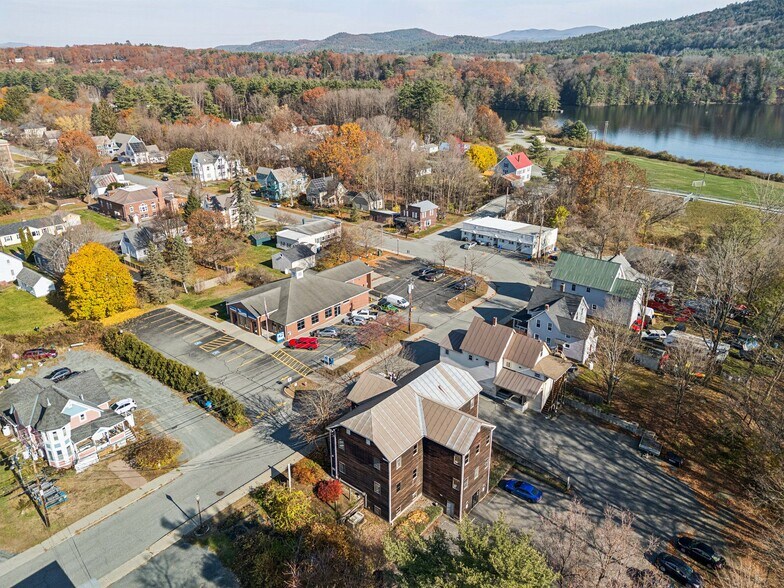 61 Depot St, White River Junction, VT à vendre - Photo de l’immeuble – Image 2 sur 40