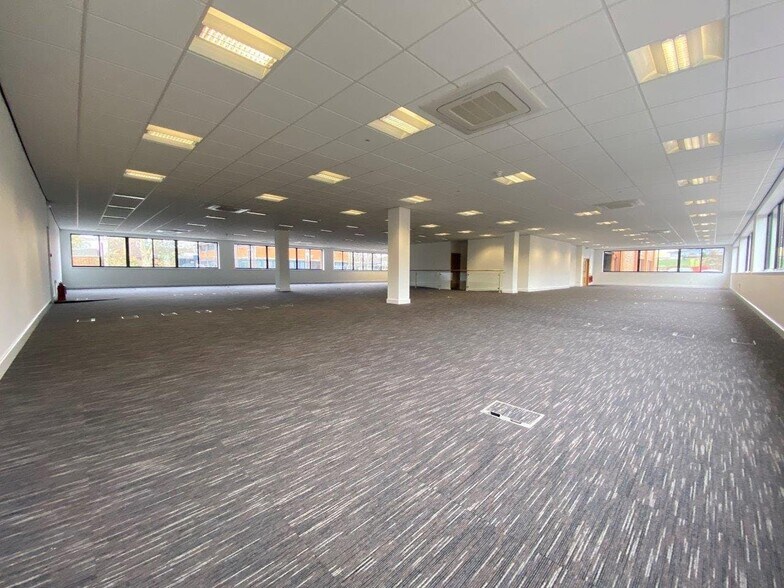 2-3 Wintersells Rd, Byfleet à louer - Photo de l’immeuble – Image 3 sur 5