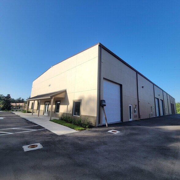 2011 Commerce Lakes Dr, Port Saint Lucie, FL à louer - Photo principale – Image 1 sur 6