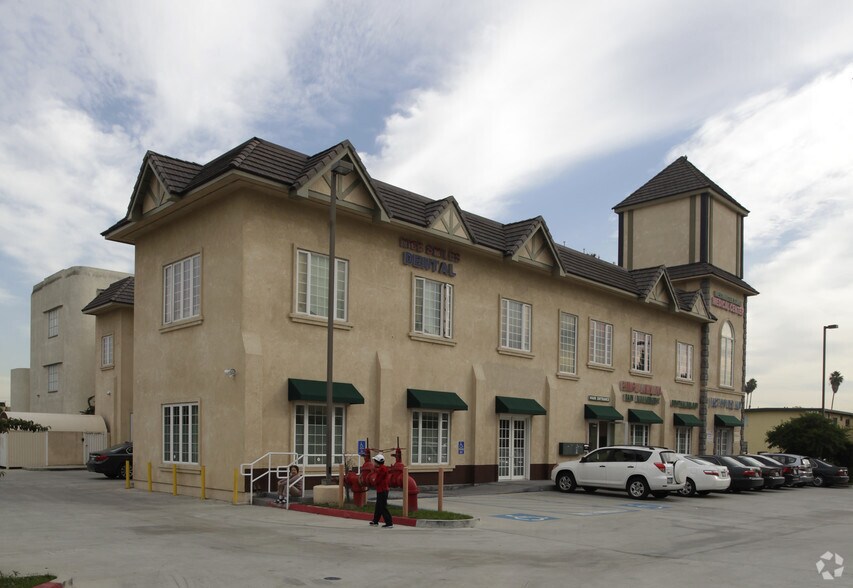 8341 Westminster Blvd, Westminster, CA à louer - Photo de l’immeuble – Image 2 sur 3