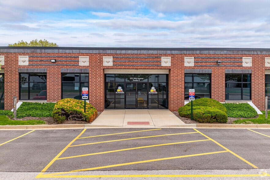 255 38th Ave, St Charles, IL à louer - Photo de l’immeuble – Image 3 sur 5