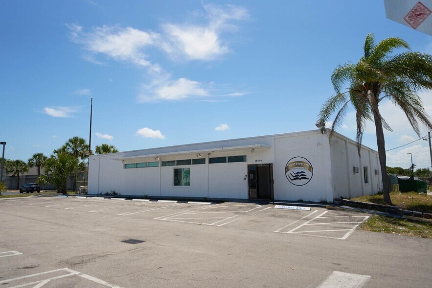 18690 NW 2nd Ave, Miami, FL à louer - Photo de l’immeuble – Image 2 sur 32
