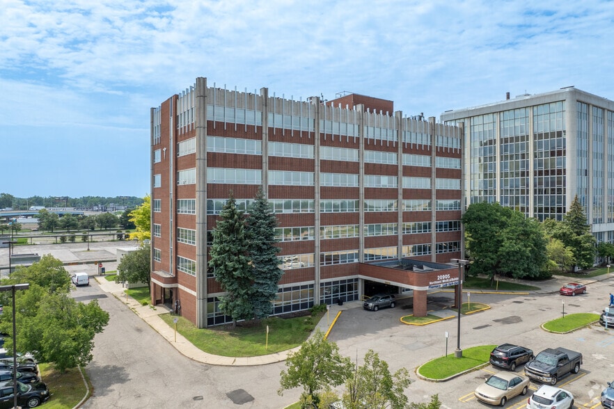 20905 Greenfield Rd, Southfield, MI à vendre - Photo principale – Image 1 sur 26