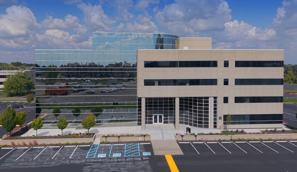 3600 Woodview Trace, Indianapolis, IN à louer - Photo de l’immeuble – Image 3 sur 12