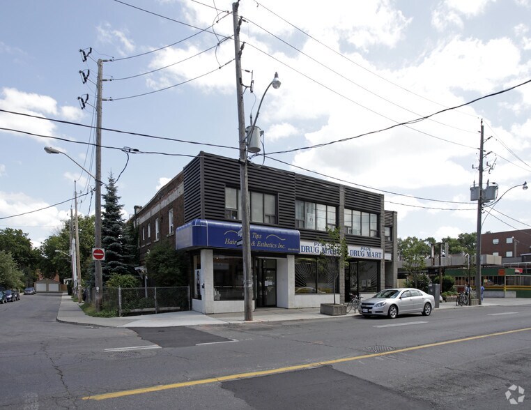 751-757 Pape Ave, Toronto, ON à louer - Photo de l’immeuble – Image 2 sur 2