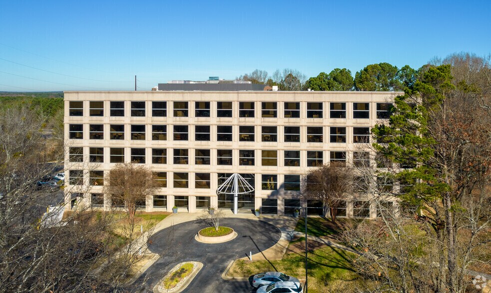 4020 Westchase Blvd, Raleigh, NC à louer - Photo de l’immeuble – Image 2 sur 11