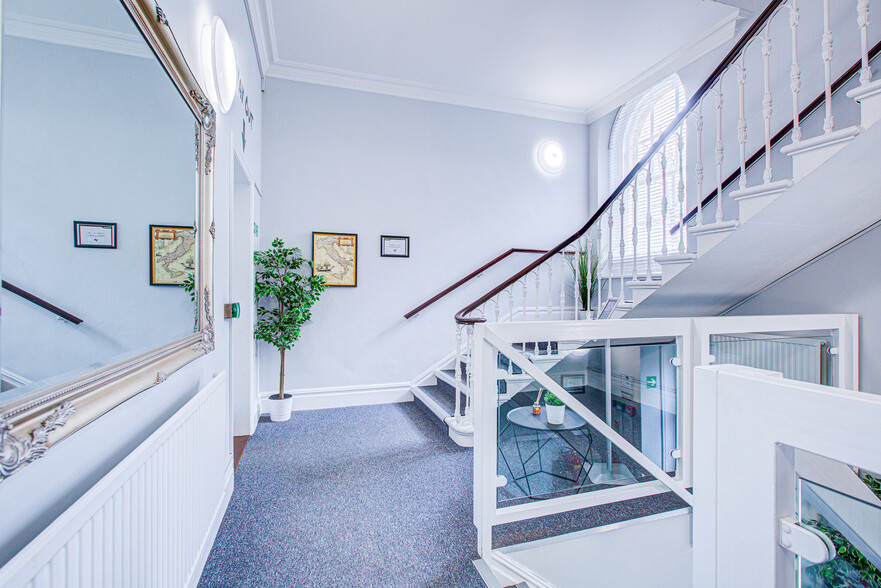 15 Rockstone Pl, Southampton à louer - Photo de l’immeuble – Image 3 sur 12