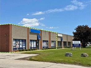 72-80 Rolark Dr, Toronto, ON à louer Photo de l’immeuble– Image 1 sur 4