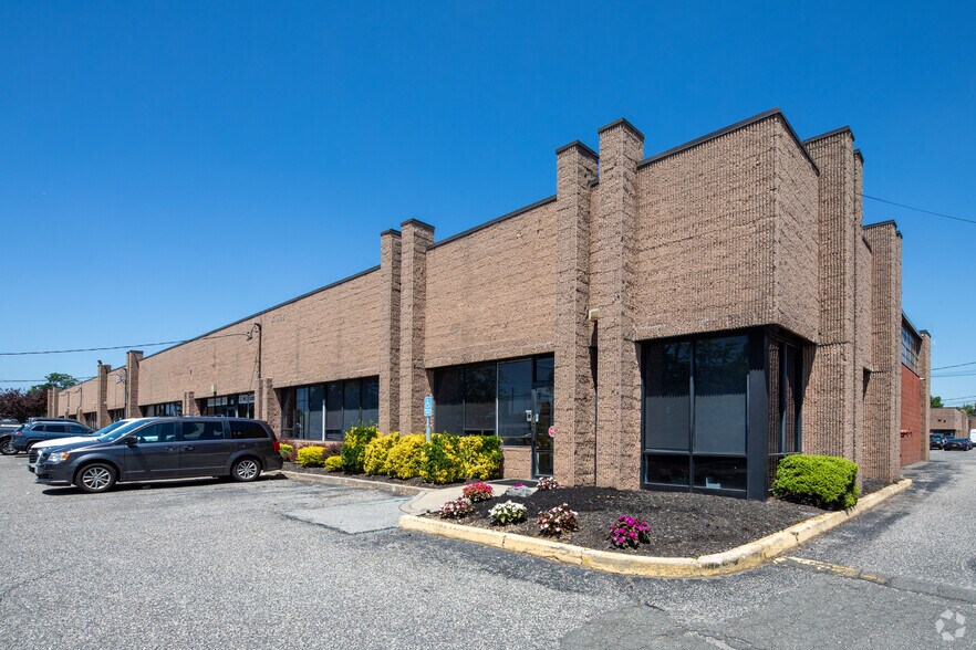 855 Conklin St, Farmingdale, NY à louer - Photo principale – Image 1 sur 5