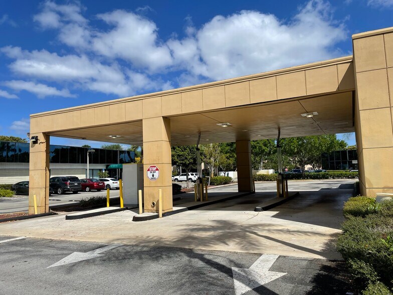 3401 S University Dr, Davie, FL à louer - Photo de l’immeuble – Image 3 sur 8