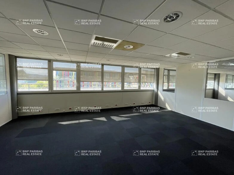 Bureau dans Le Bourget-du-Lac à louer - Photo de l’immeuble – Image 2 sur 7