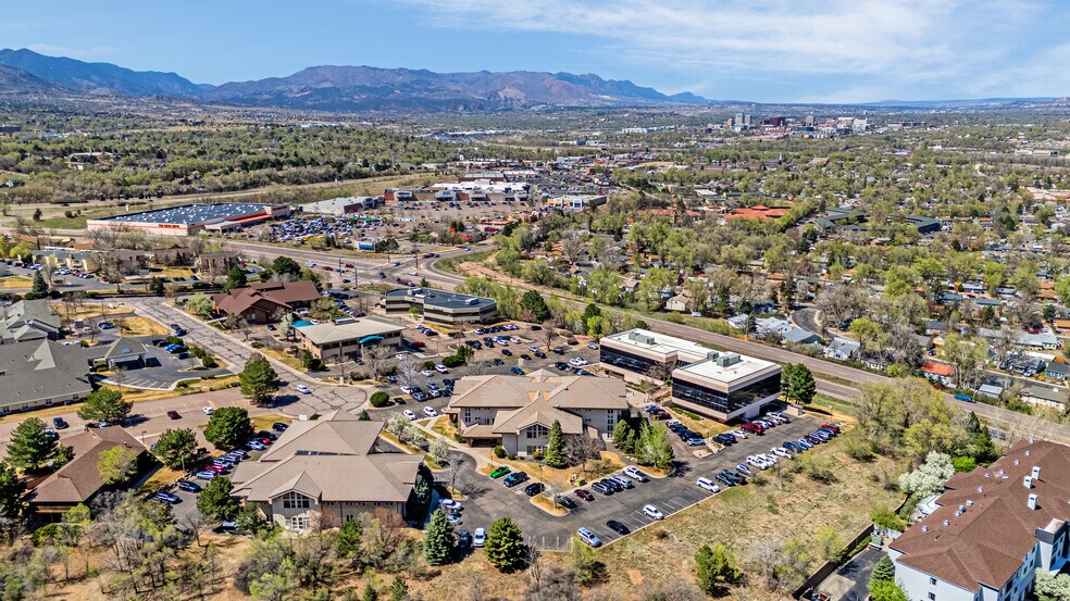 660 Southpointe Ct, Colorado Springs, CO à vendre - Photo de l’immeuble – Image 3 sur 53