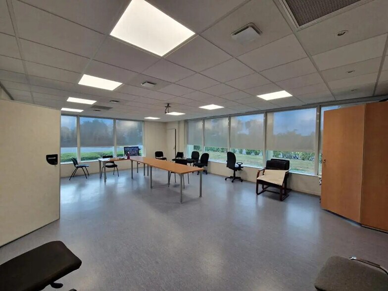 Bureau dans Bayeux à vendre - Photo de l’immeuble – Image 2 sur 3