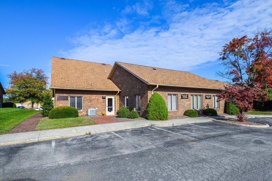4358 Starkey Rd, Roanoke, VA à louer - Photo de l’immeuble – Image 1 sur 1
