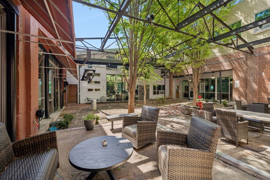 2300 Charlotte Ave, Nashville, TN à vendre - Photo de l’immeuble – Image 3 sur 16