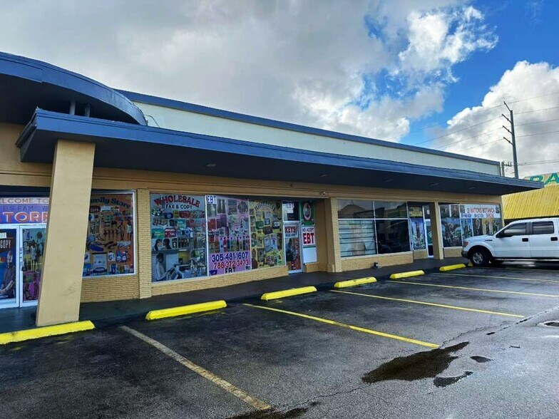 13621-13641 NW 7th Ave, Miami, FL à louer - Photo de l’immeuble – Image 1 sur 10