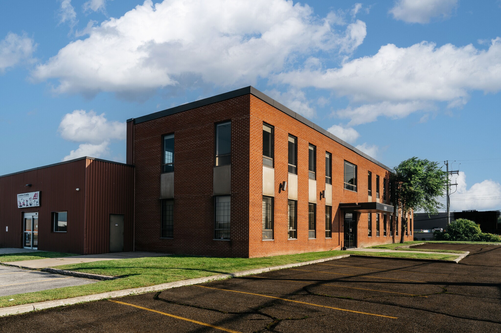 6555-6557 Ch de la Côte-de-Liesse, Montréal, QC à louer Photo de l’immeuble– Image 1 sur 9