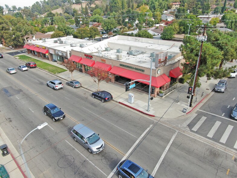 4900-4904 Topanga Canyon Blvd, Woodland Hills, CA à louer - Photo de l’immeuble – Image 2 sur 3