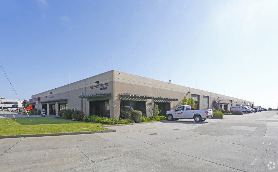 300-332 Littlefield Ave, South San Francisco, CA à louer - Photo principale – Image 1 sur 22