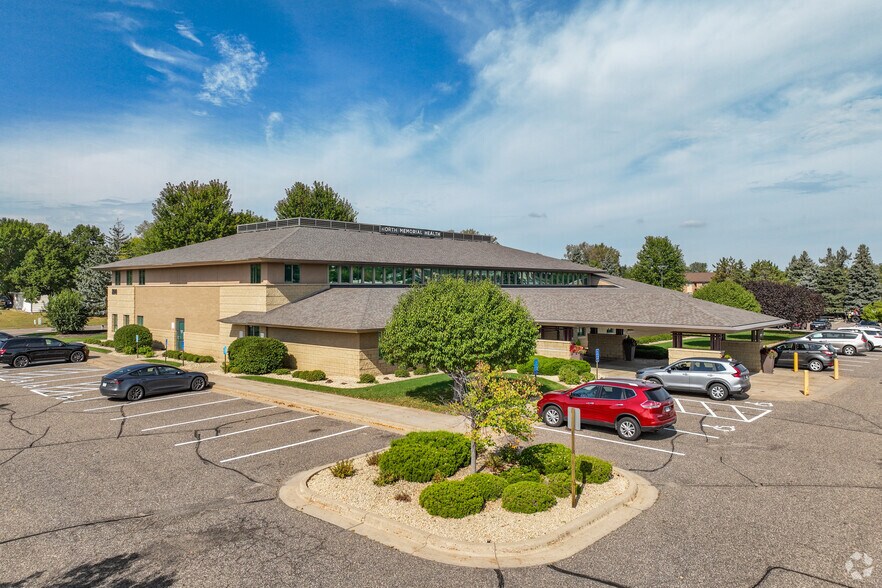 800 Freeport Ave N, Elk River, MN à louer - Photo principale – Image 1 sur 3