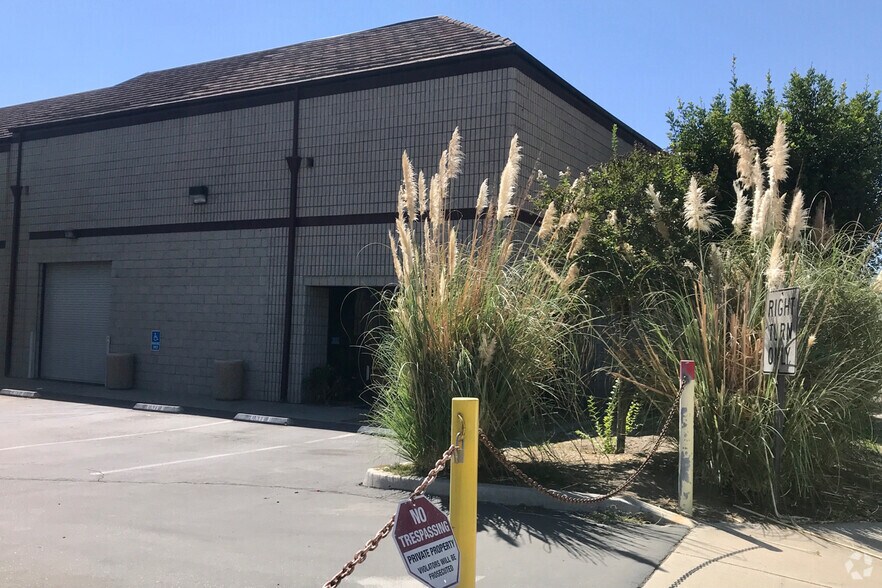 127 W Pomona St, Monrovia, CA à louer - Photo de l’immeuble – Image 2 sur 6