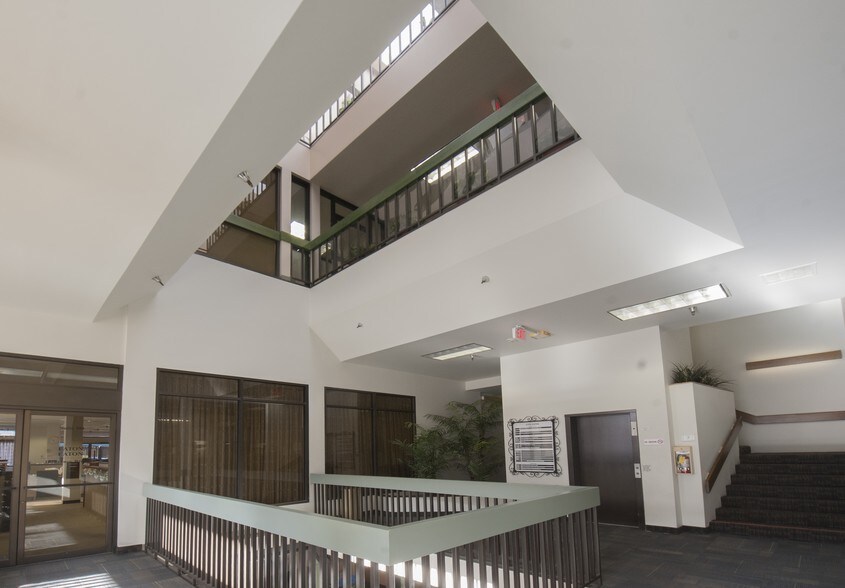 2115 kern St, Fresno, CA à louer - Hall d’entrée – Image 2 sur 10