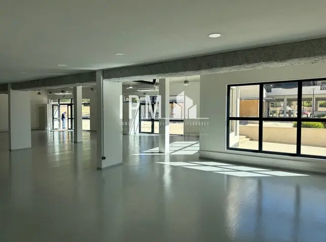 Local commercial dans Cuges-les-Pins à louer - Photo de l’immeuble – Image 2 sur 7