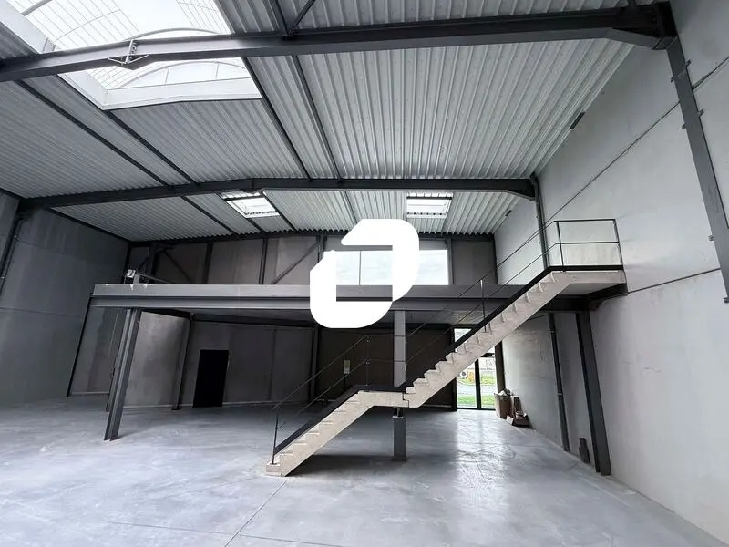 Local d’activités dans Le Mesnil-Amelot à louer Photo intérieure– Image 1 sur 29