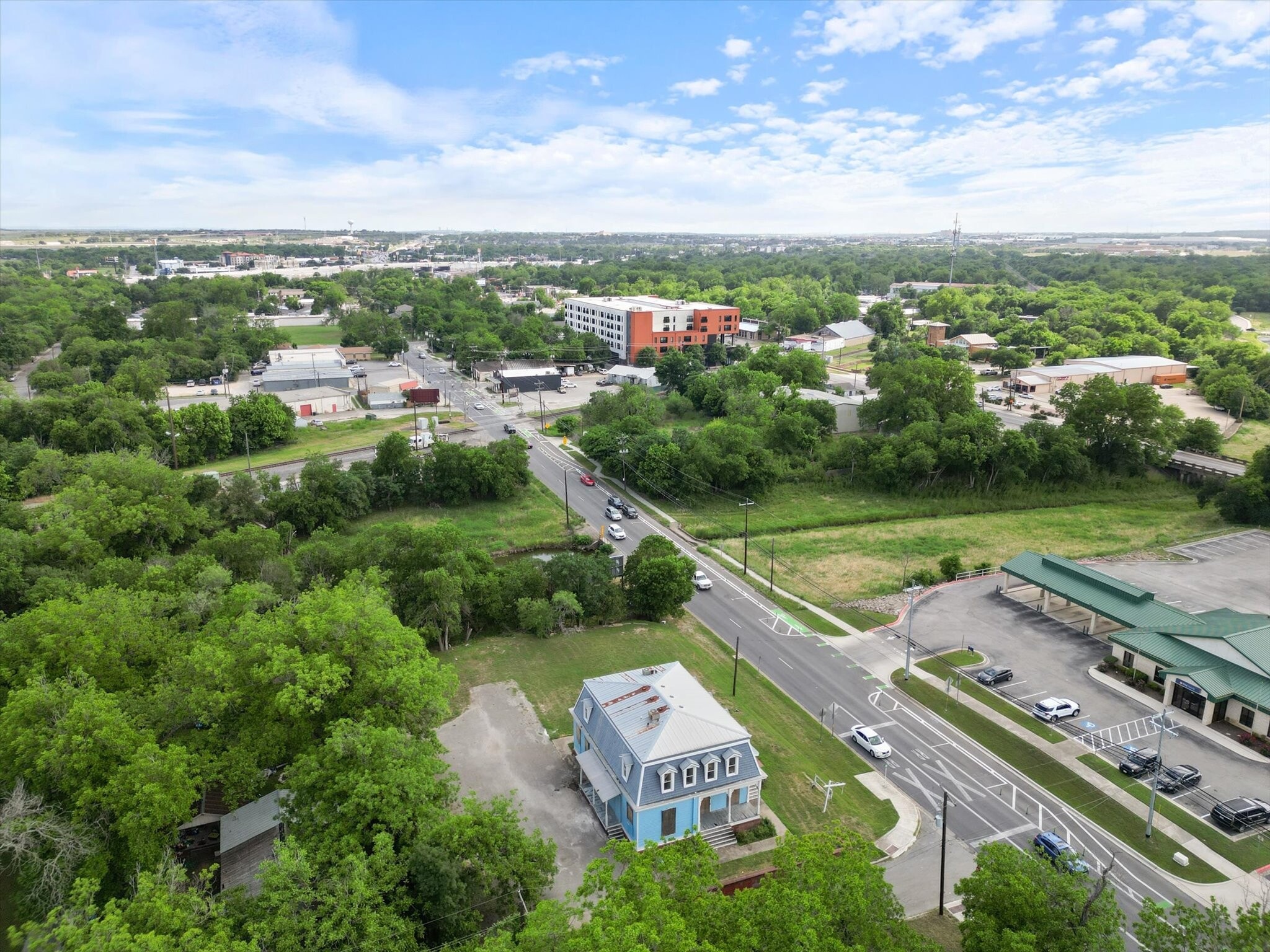 321 S LBJ Dr, San Marcos, TX à vendre Photo principale– Image 1 sur 25
