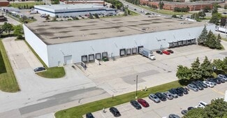 Plus de détails pour 1030 Courtneypark Dr E, Mississauga, ON - Industriel/Logistique à louer