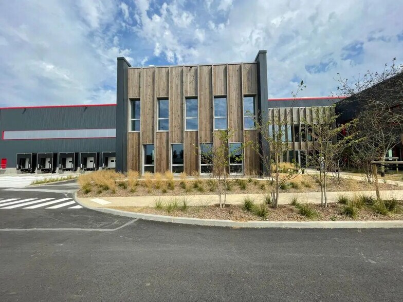 Industriel/Logistique dans Le Thillay à louer - Photo de l’immeuble – Image 2 sur 13