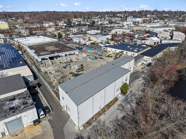55 Poplar St, Stamford, CT à vendre - Photo de l’immeuble – Image 2 sur 67