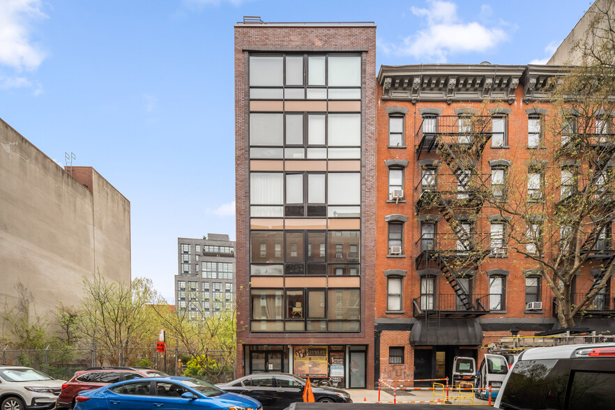 229 E 2nd St, New York, NY à vendre - Photo de l’immeuble – Image 3 sur 10