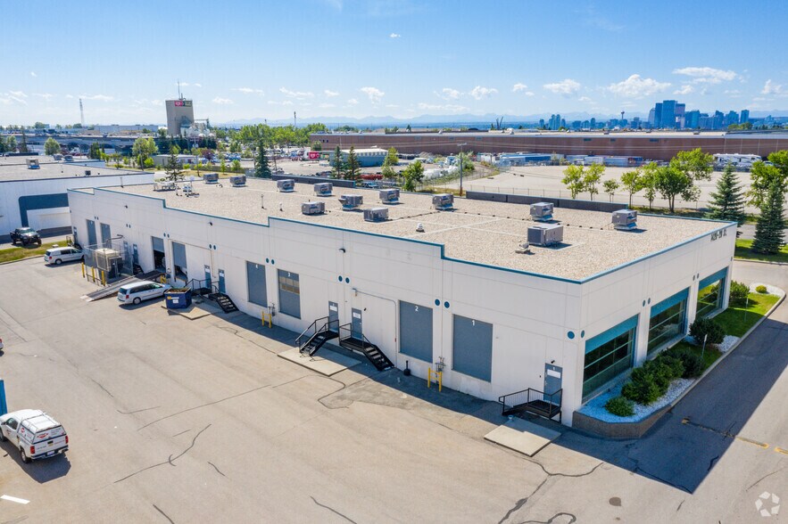 1420 28th St NE, Calgary, AB à louer - Photo de l’immeuble – Image 2 sur 3