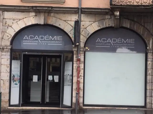 Local commercial dans Lyon à louer - Photo de l’immeuble – Image 3 sur 17