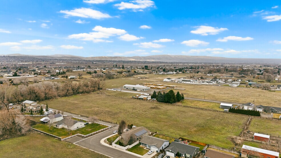 7703 Ahtanum Rd, Yakima, WA à vendre - Photo de l’immeuble – Image 3 sur 14