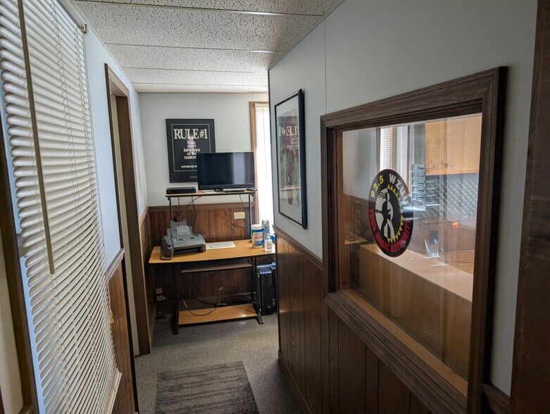 706 E Allegan St, Otsego, MI à vendre - Photo intérieure – Image 3 sur 11