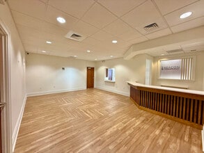 76 Peachtree Rd, Asheville, NC à louer Photo intérieure– Image 1 sur 23