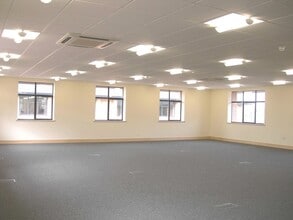 Pride Point Dr, Derby à louer Photo intérieure– Image 2 sur 2