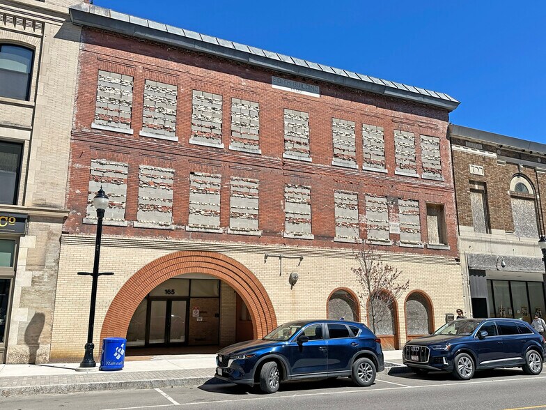 155-165 Main Street, Waterville portefeuille de 2 biens à vendre sur LoopNet.fr - Photo de l’immeuble – Image 2 sur 9