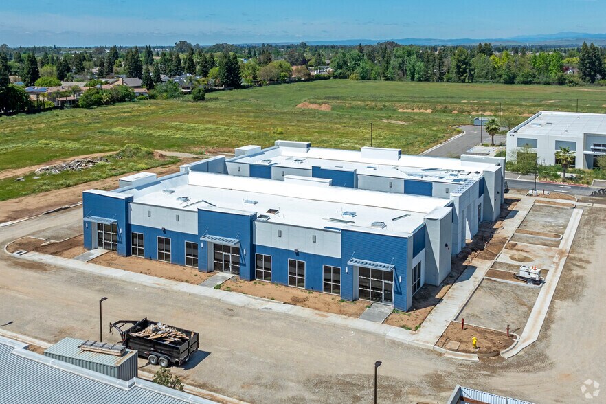 918 N Temperance Ave, Clovis, CA à louer - Photo de l’immeuble – Image 1 sur 6