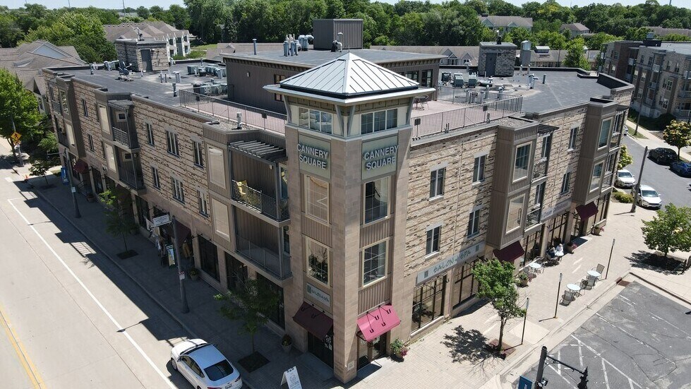 351 E Main St, Sun Prairie, WI à louer Photo de l’immeuble– Image 1 sur 27