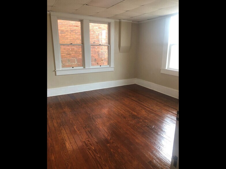 15-17 E Magnolia Ave, Eustis, FL à louer - Photo de l’immeuble – Image 2 sur 26