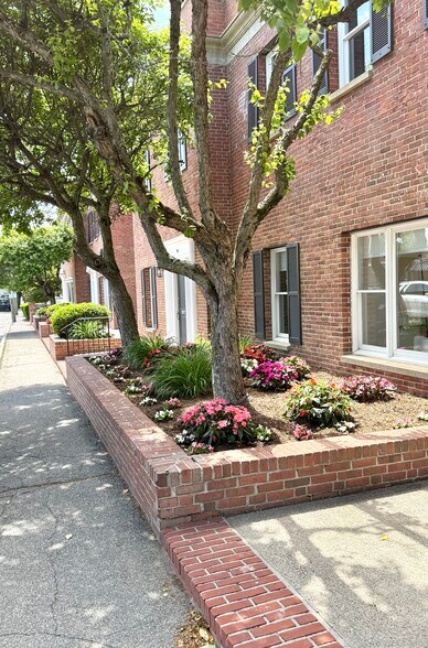 39-51 Pine St, New Canaan, CT à vendre - Photo de l’immeuble – Image 2 sur 15